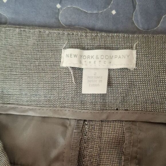 New York & Company Stylish Gray Trousers size 2 - Picture 3 of 6